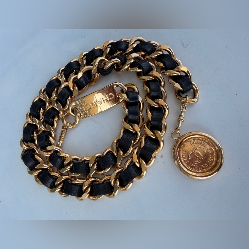 RUNWAY 24K gold plated CHANEL vintage single chain leather belt